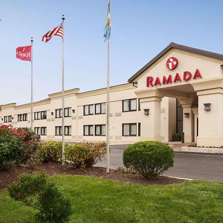 Ramada By Wyndham Newark/Wilmington Hotel Buitenkant foto