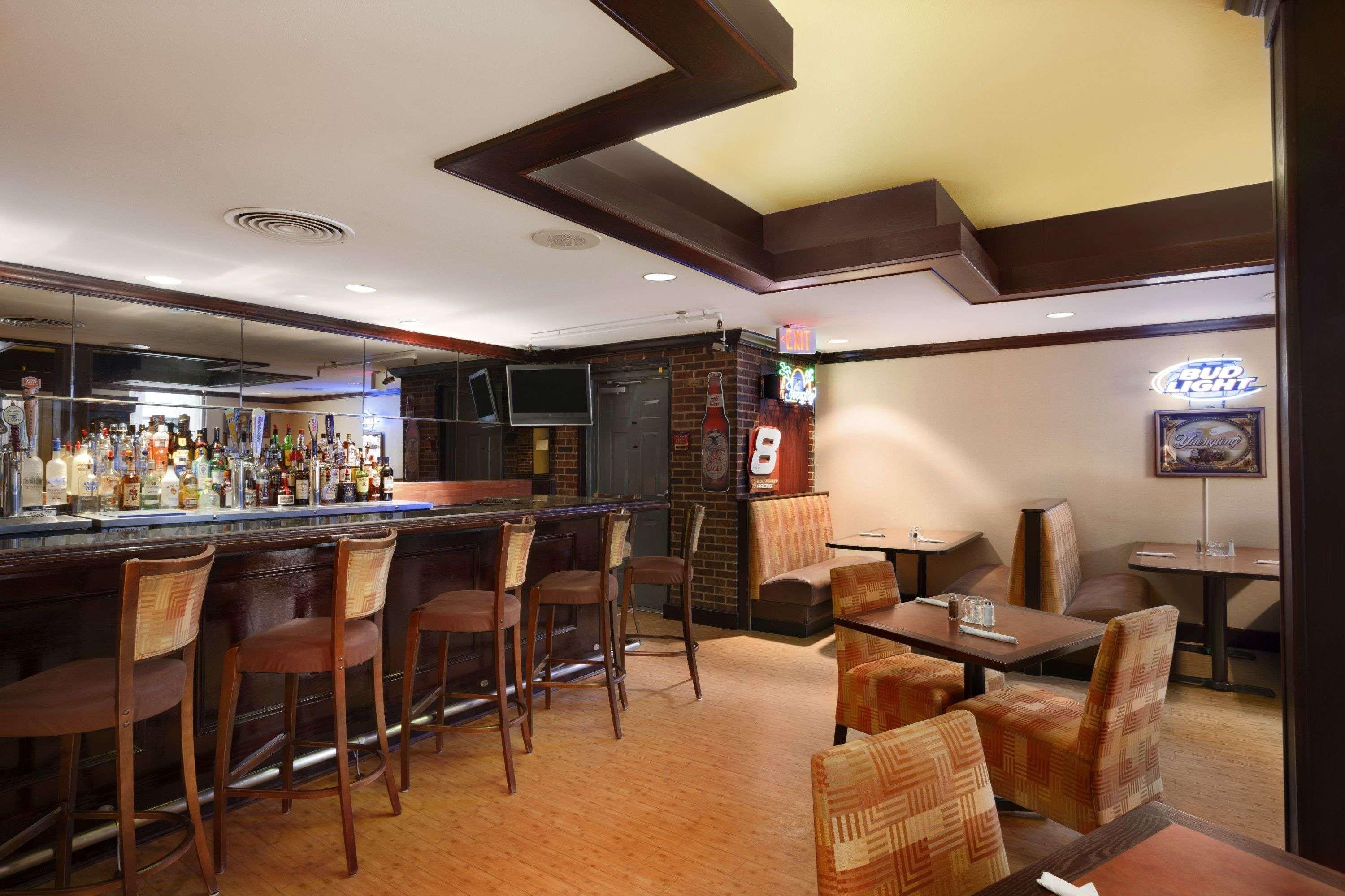 Ramada By Wyndham Newark/Wilmington Hotel Buitenkant foto