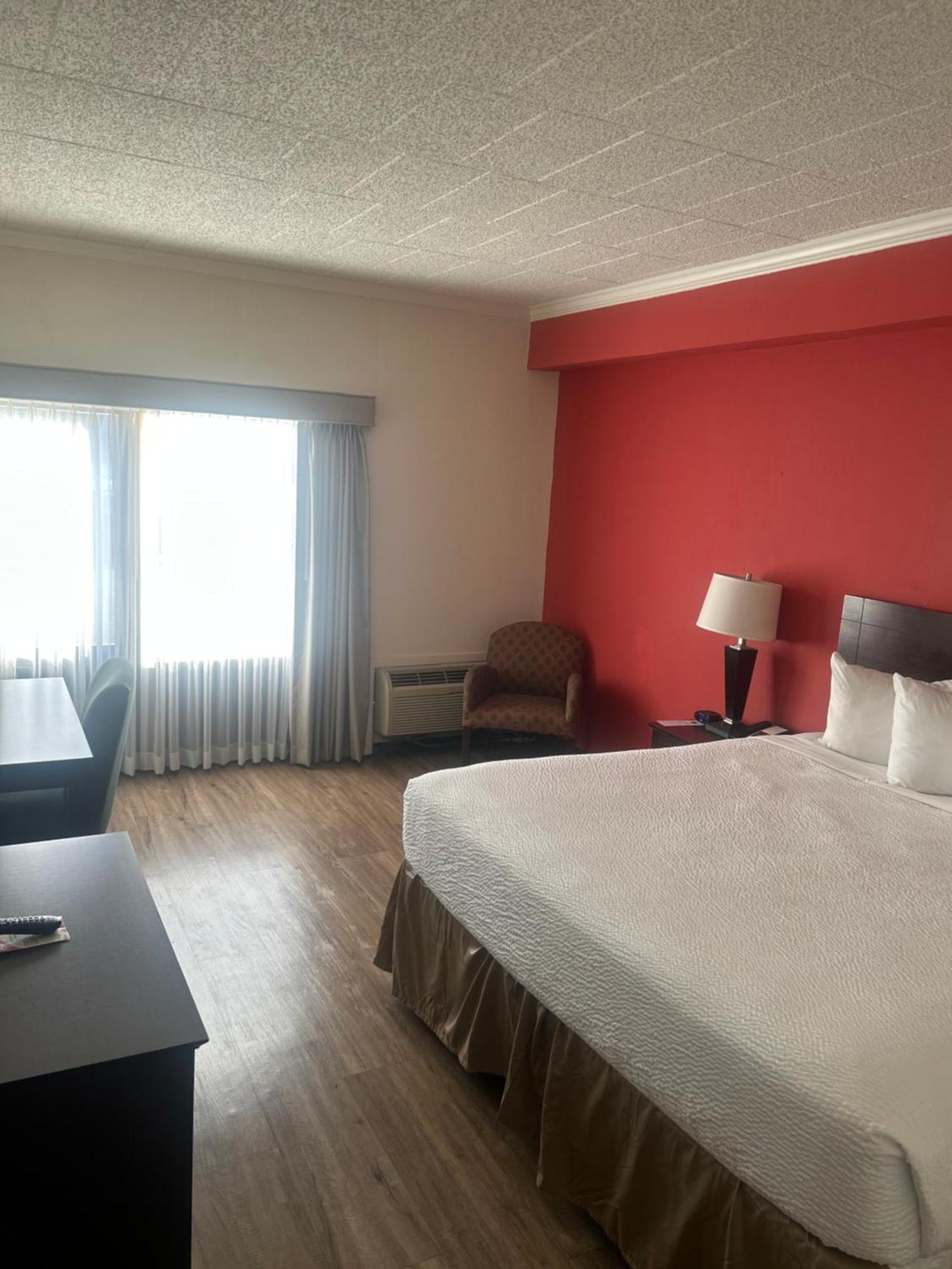 Ramada By Wyndham Newark/Wilmington Hotel Buitenkant foto